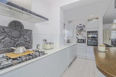 15 Pecks Hill, Nazeing, Waltham Abbey, EN9 2NX