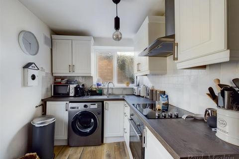 7 Swallowdale, South Croydon, CR2 8SG