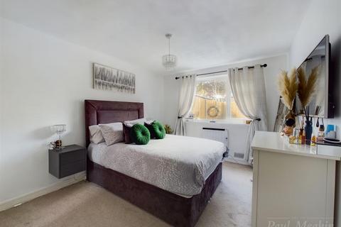 7 Swallowdale, South Croydon, CR2 8SG