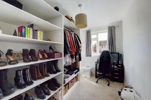 7 Swallowdale, South Croydon, CR2 8SG