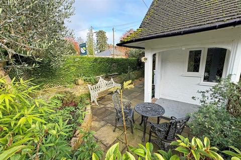 Cheyne Lodge Brook Road, Wormley, Godalming, GU8 5UA