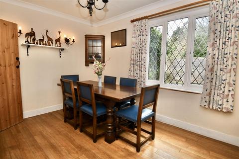 Cheyne Lodge Brook Road, Wormley, Godalming, GU8 5UA
