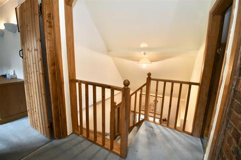 Cheyne Lodge Brook Road, Wormley, Godalming, GU8 5UA