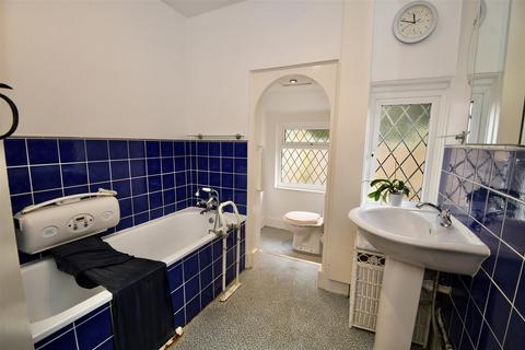 Cheyne Lodge Brook Road, Wormley, Godalming, GU8 5UA