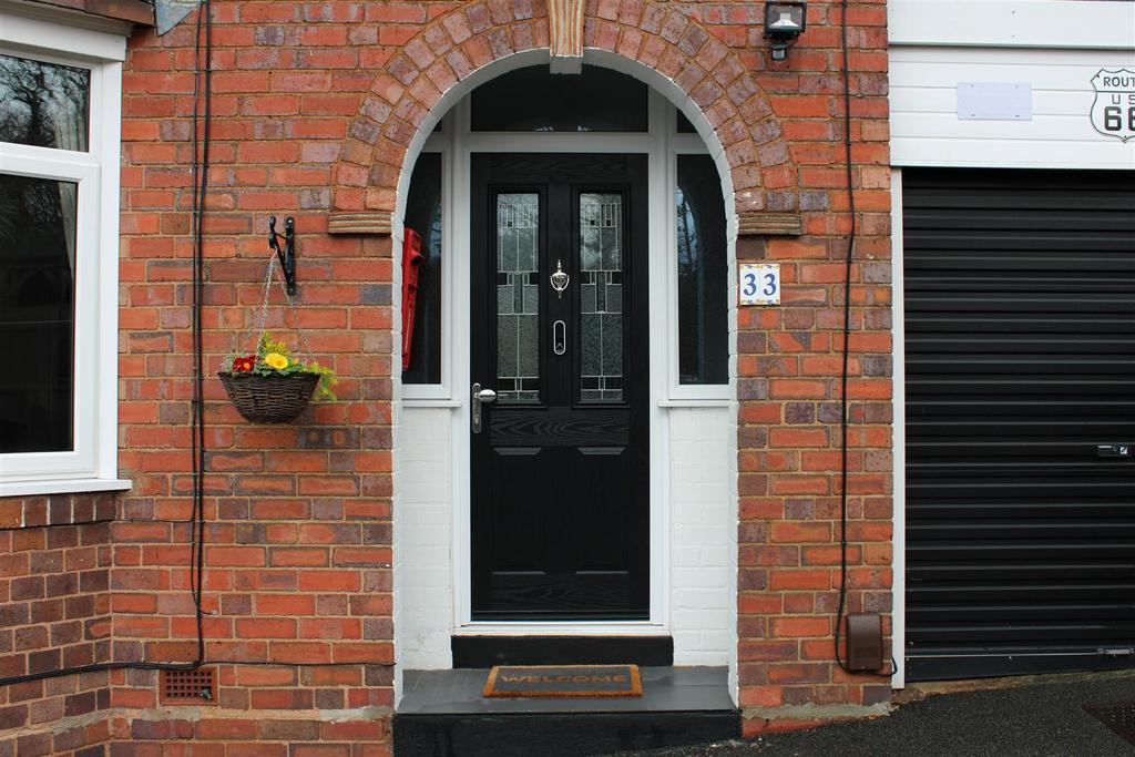 Brook Holloway, Stourbridge 3 bed semidetached house £300,000