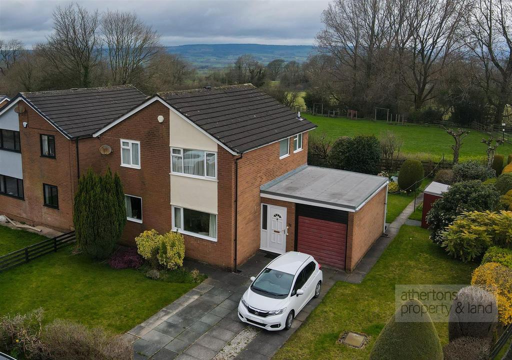 Durham Road, Wilpshire, Ribble Valley 3 bed detached house for sale £