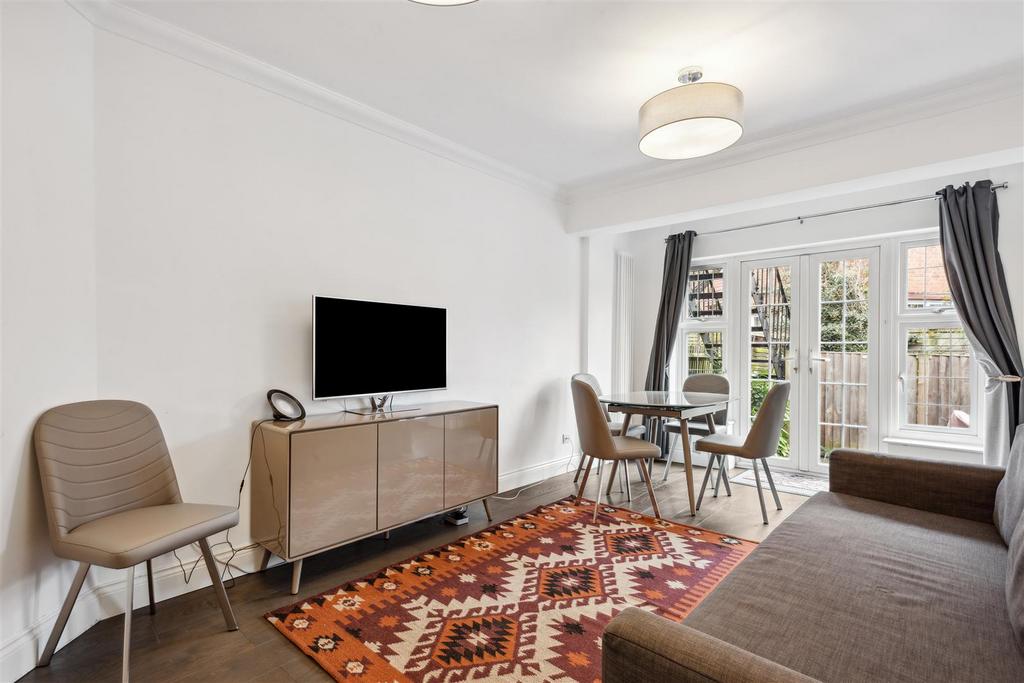 Fairlawn Avenue, London, W4 2 bed flat £563,500