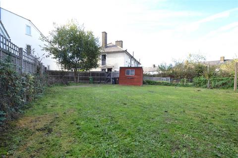 10 Campsey Gardens, Dagenham, RM9 4DT