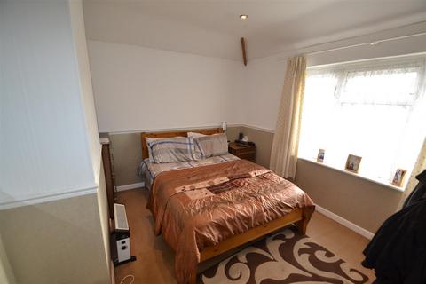 10 Campsey Gardens, Dagenham, RM9 4DT