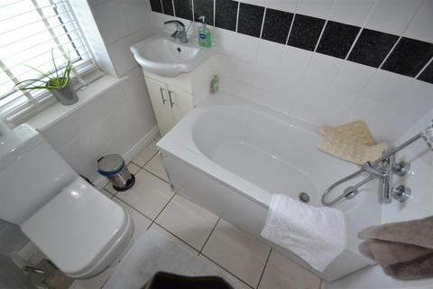 10 Campsey Gardens, Dagenham, RM9 4DT