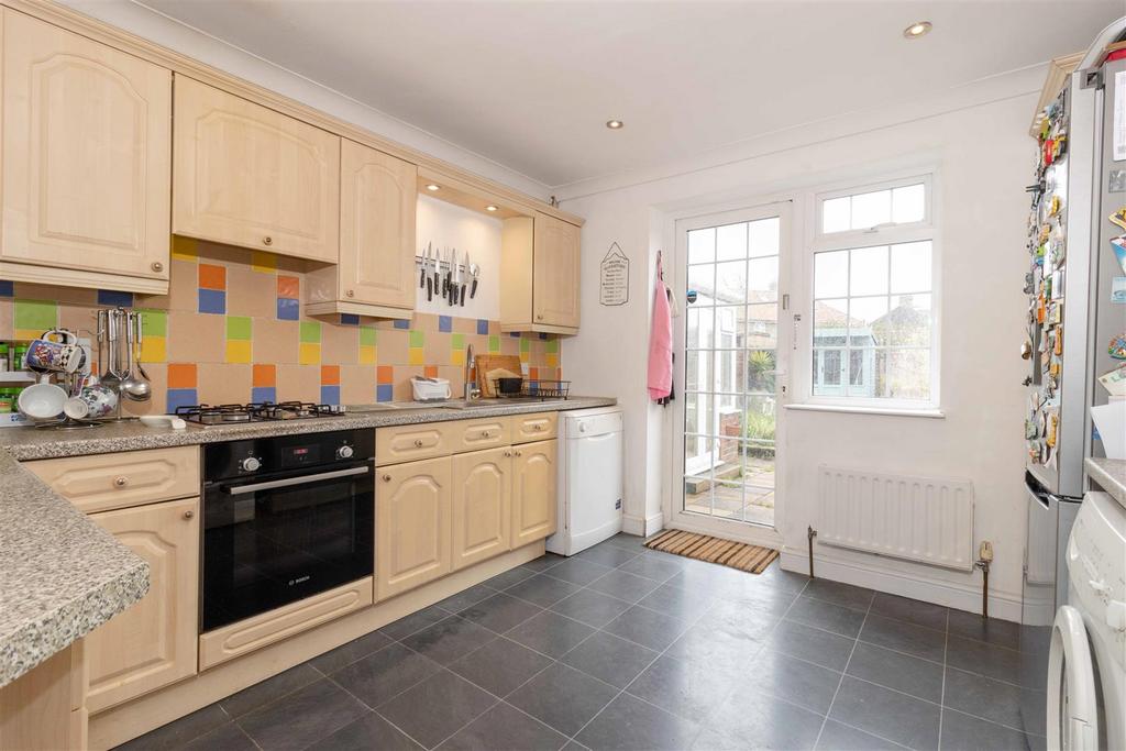 Dominion Road, Worthing 3 bed end of terrace house £325,000