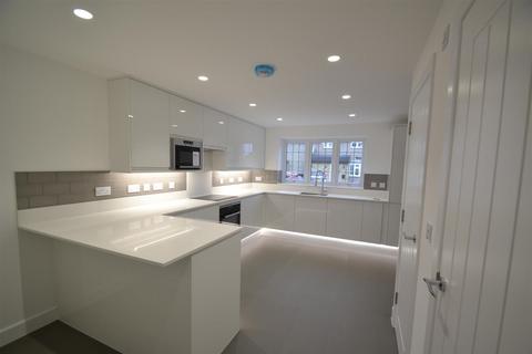 1a Calverley Crescent, Dagenham, RM10 7QU