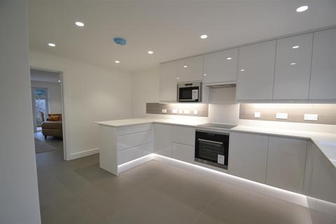1a Calverley Crescent, Dagenham, RM10 7QU