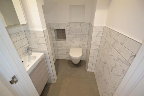 1a Calverley Crescent, Dagenham, RM10 7QU
