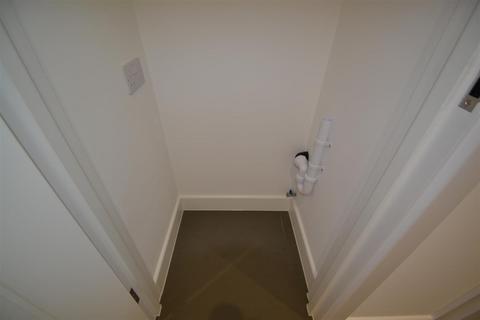 1a Calverley Crescent, Dagenham, RM10 7QU