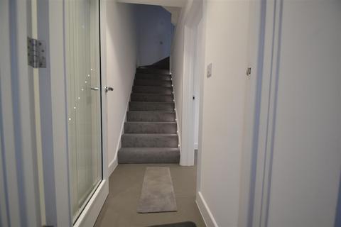 1a Calverley Crescent, Dagenham, RM10 7QU