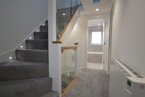 1a Calverley Crescent, Dagenham, RM10 7QU