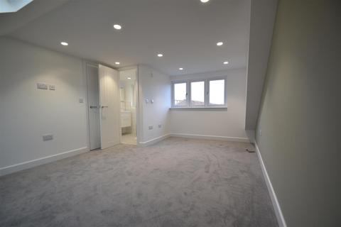 1a Calverley Crescent, Dagenham, RM10 7QU
