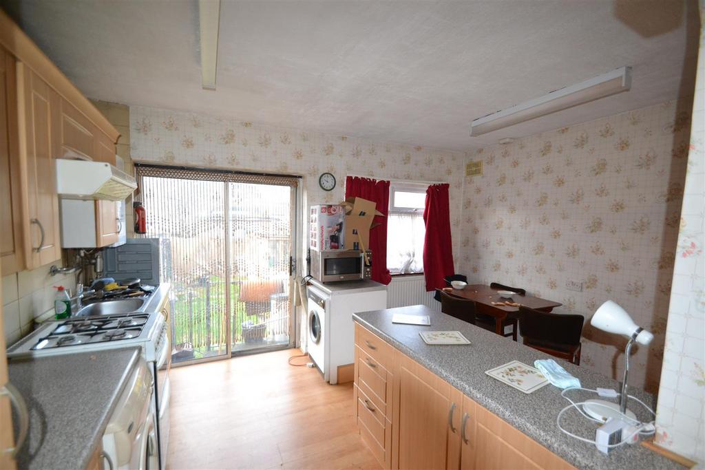 Hunter Road, Ilford 3 bed terraced house for sale £400,000