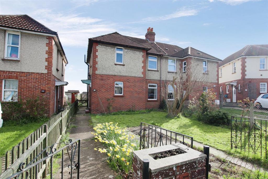 Salterns Lane, Fareham 3 bed semidetached house £290,000