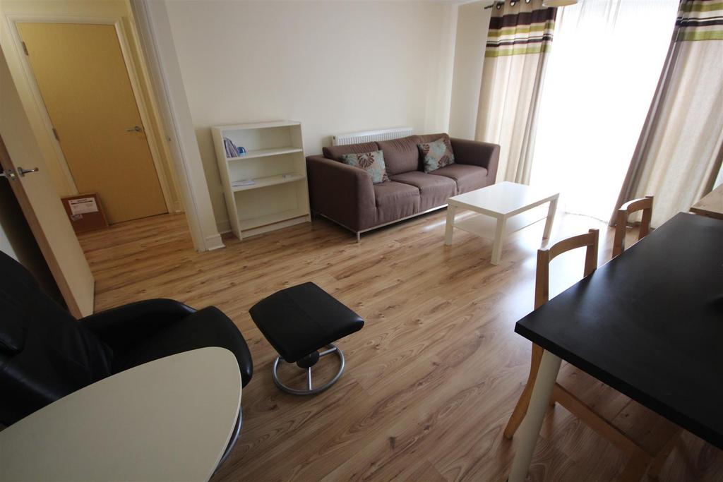 Black Eagle Drive, Northfleet, Kent 1 bed apartment £950 pcm (£219 pw)