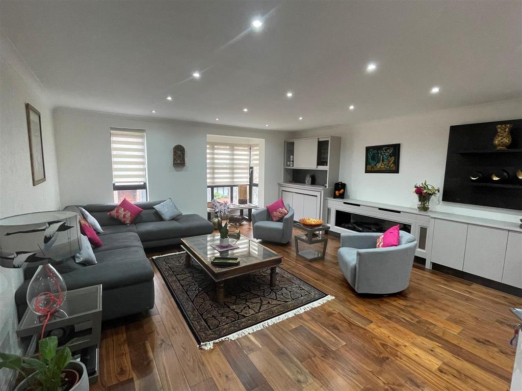 Windsor Way, Brook Green, London, W14 4 bed semidetached house for
