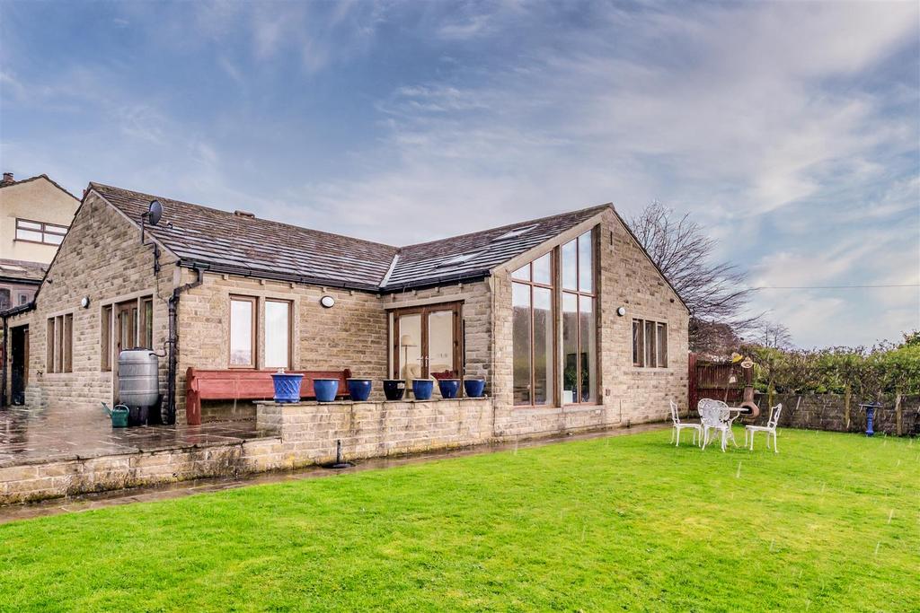 Queens Road, Norwood Green, Halifax 2 bed detached bungalow for sale