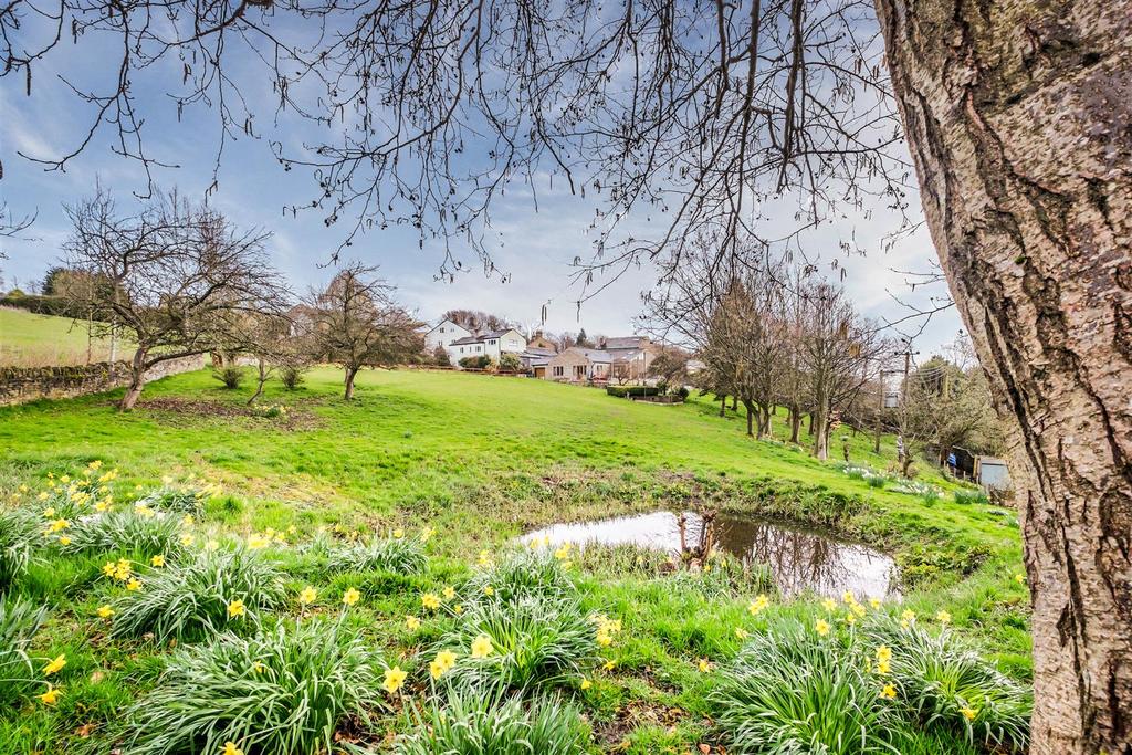 Queens Road, Norwood Green, Halifax 2 bed detached bungalow for sale