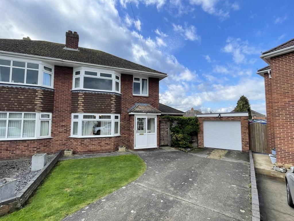 Lavington Drive, Longlevens, Gloucester 3 bed semidetached house £