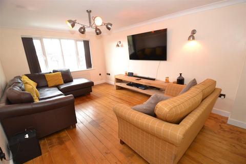 50 Chartwell Drive, Bradford, BD6 3DA