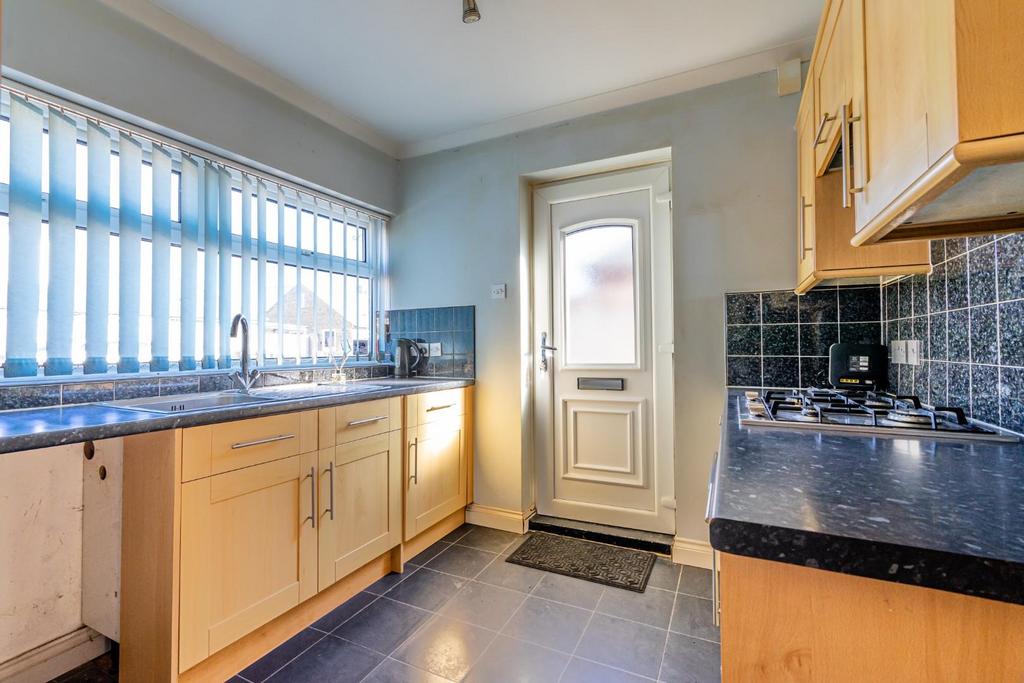 Ashley Park Crescent, Stockton Lane, York 2 bed semidetached bungalow
