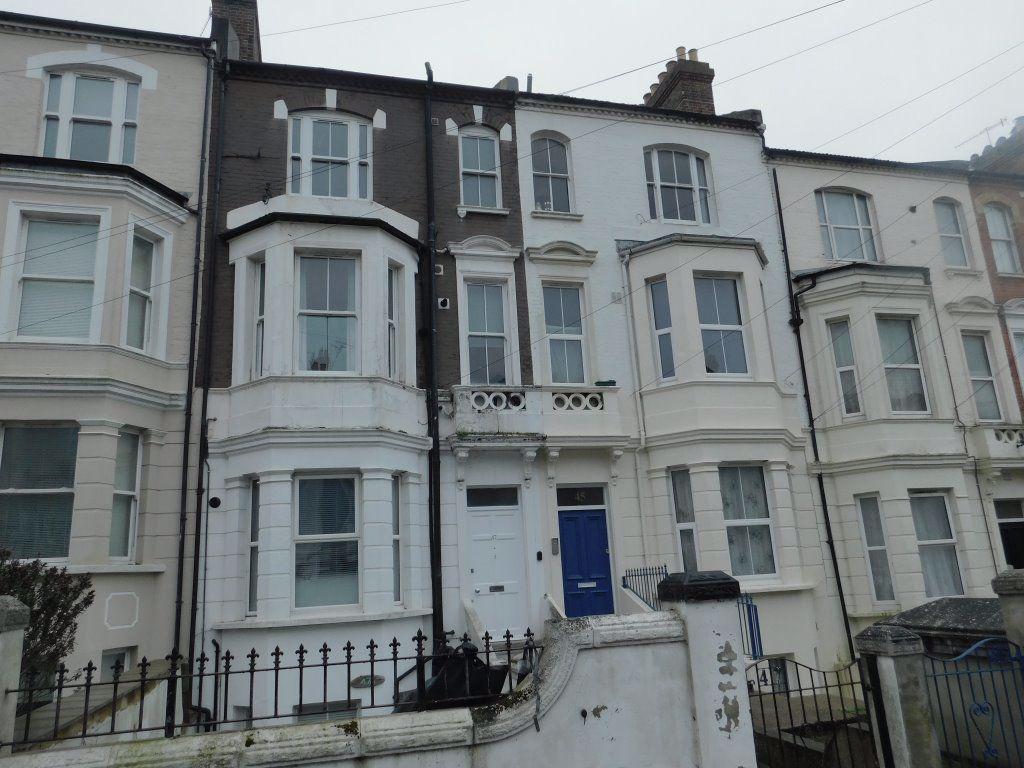 Southwater Road, East Sussex 3 bed £1,050 pcm (£242 pw)