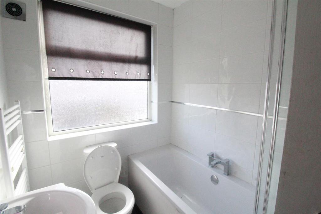 Keswick Gardens, Hull 3 bed terraced house £725 pcm (£167 pw)