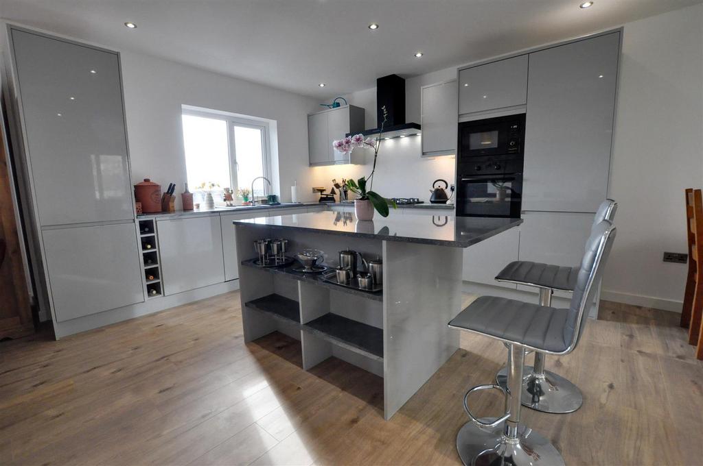 Stradey Hill, Llanelli 4 bed detached house £350,000