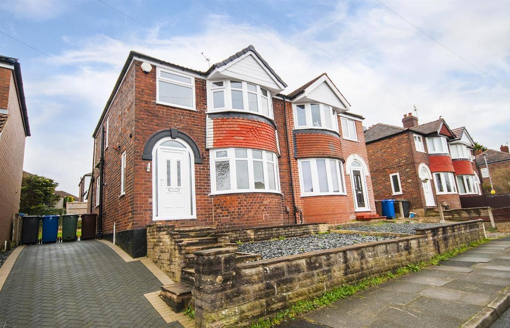 Stanway Road, Whitefield, Manchester 3 bed house £1,250 pcm (£288 pw)