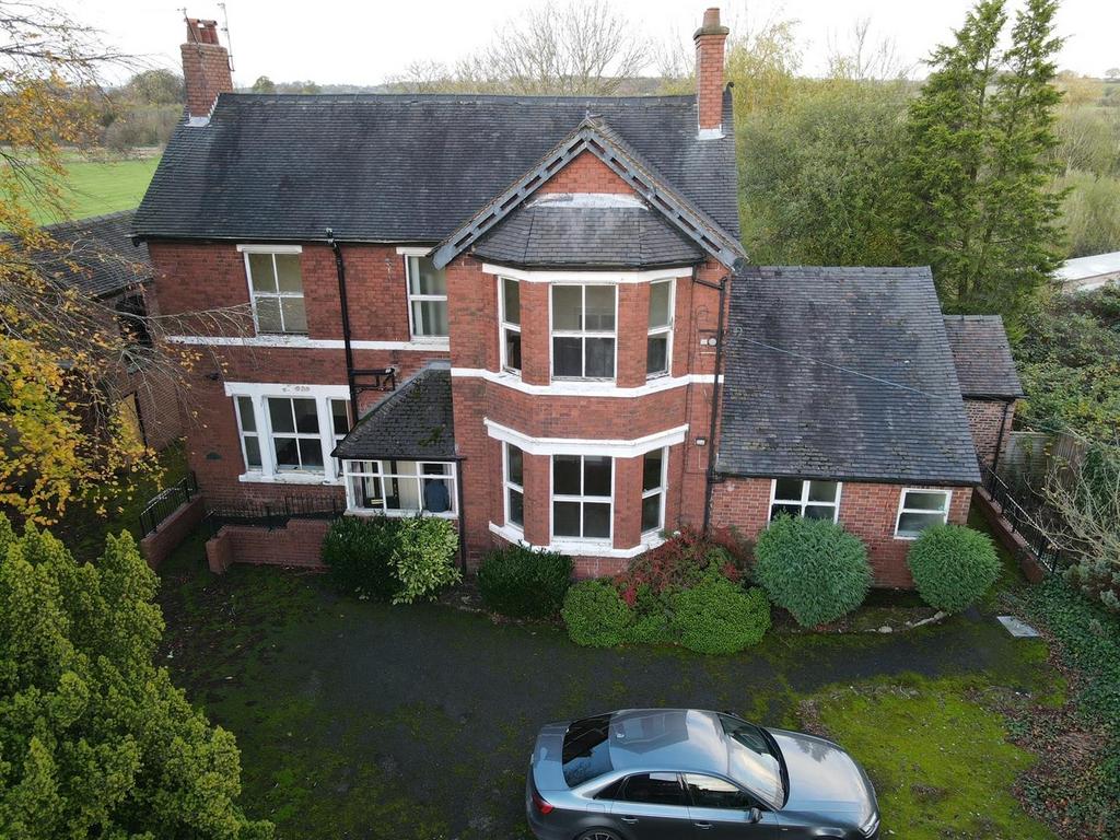 Chilton House, Uttoxeter Road, Blythe Bridge 5 bed detached house for
