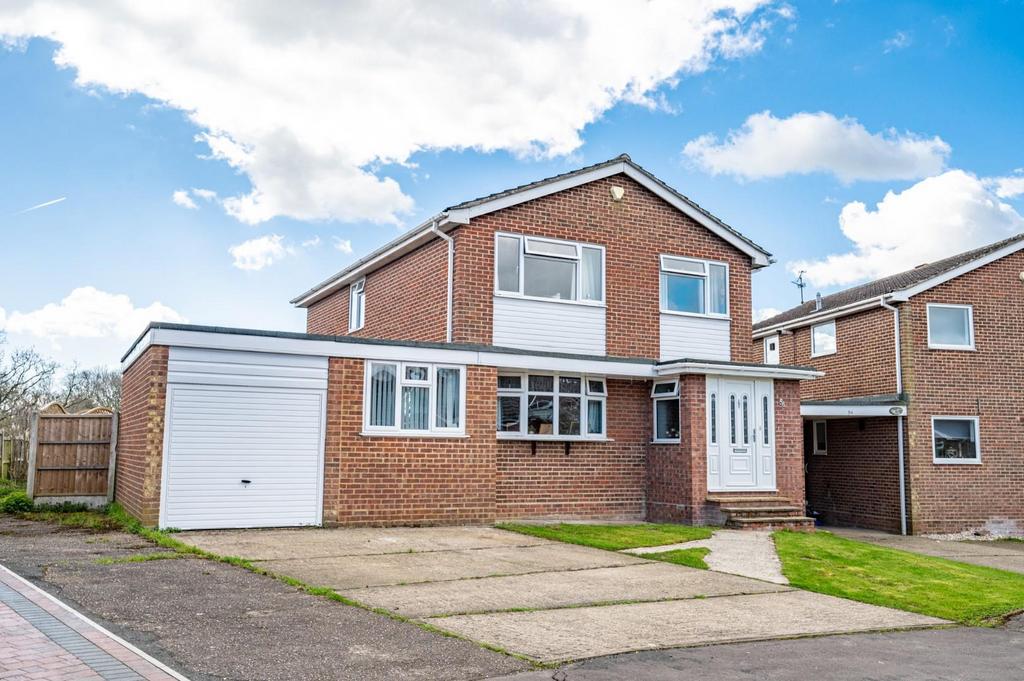 Woodview Road, Dunmow 4 bed detached house for sale £550,000