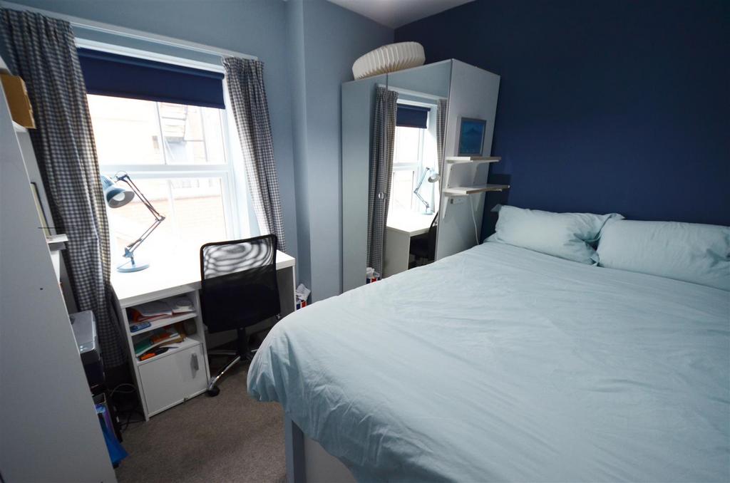 Bed 3.jpg