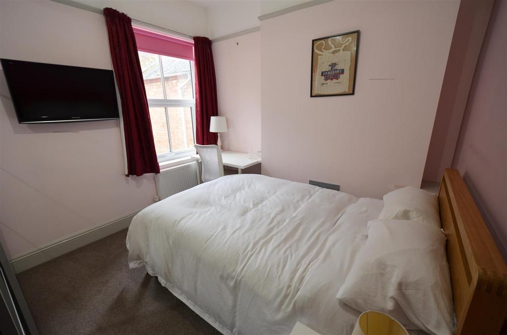 Bed 2.jpg
