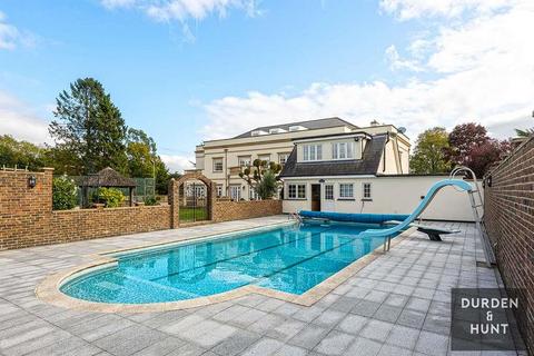 Orchards, 31 Colchester Road, Great Totham, Maldon, CM9 8DG