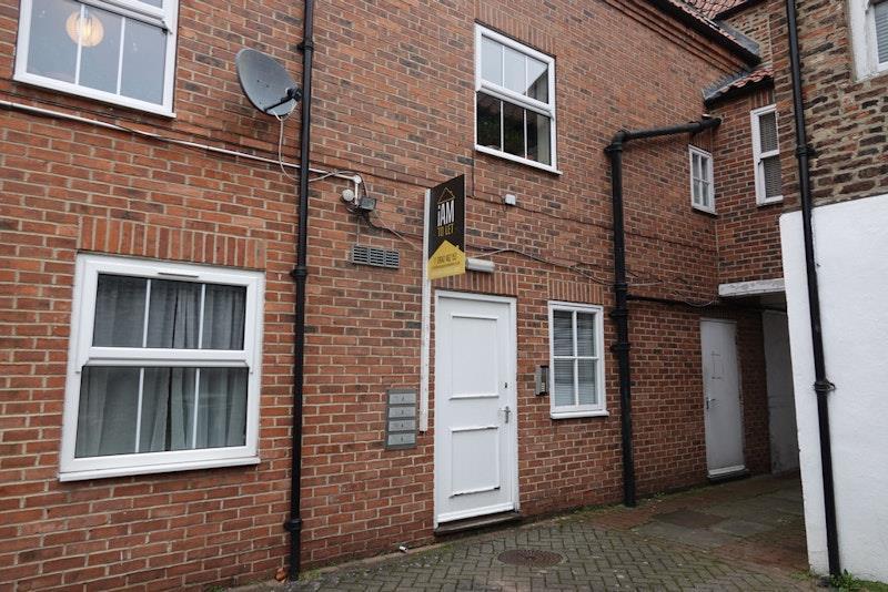 Brandlings Court, High Street, Yarm 2 bed apartment £625 pcm (£144 pw)