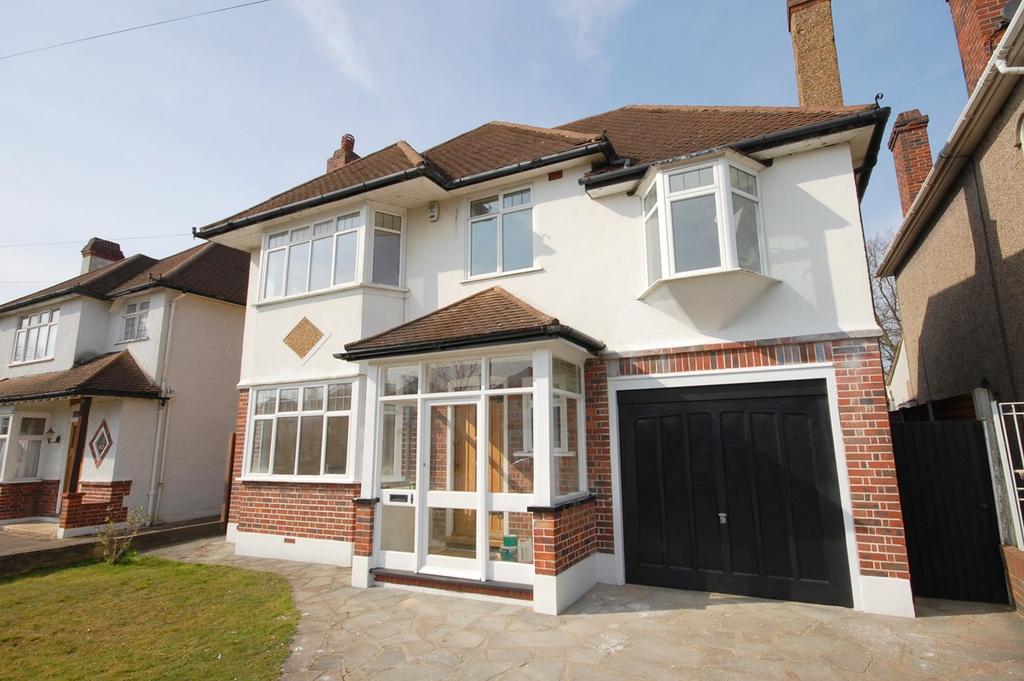 Hayes Chase, West Wickham, BR4 4 bed detached house £2,500 pcm (£577 pw)