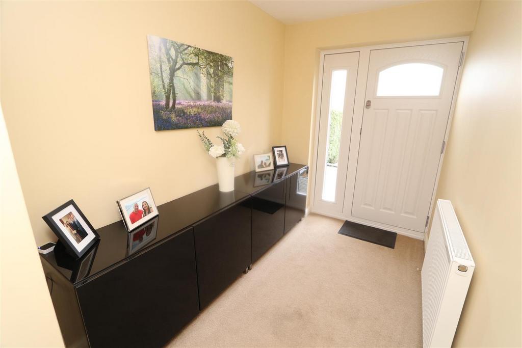 Field Lane, Burton On Trent, Staffs 3 bed detached house for sale £