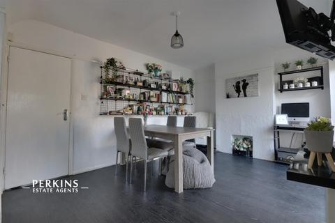22 Lawrence Drive, Ickenham, Uxbridge, UB10 8RW