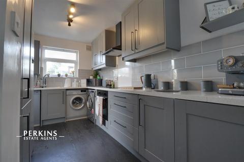 22 Lawrence Drive, Ickenham, Uxbridge, UB10 8RW