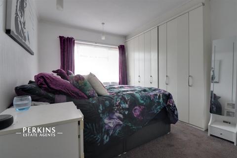 22 Lawrence Drive, Ickenham, Uxbridge, UB10 8RW