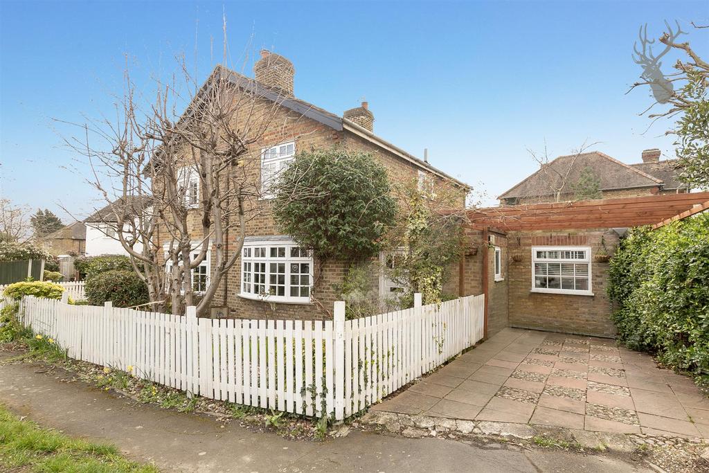 Endlebury Road, Chingford E4 3 bed house for sale £700,000