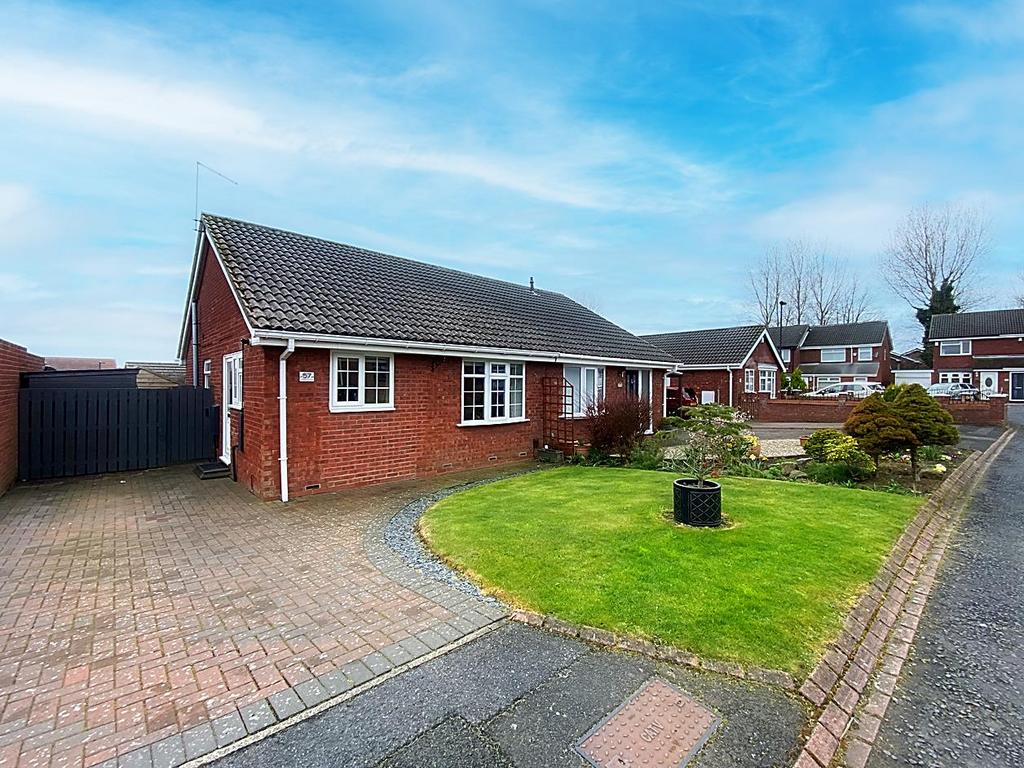 Chelford Close, Hadrian Park 2 bed semidetached bungalow £169,950