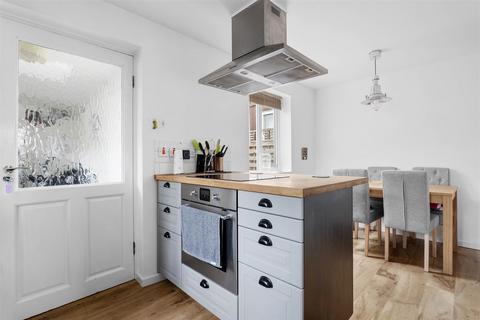 2 Bayly Close, Evesham, WR11 1HN