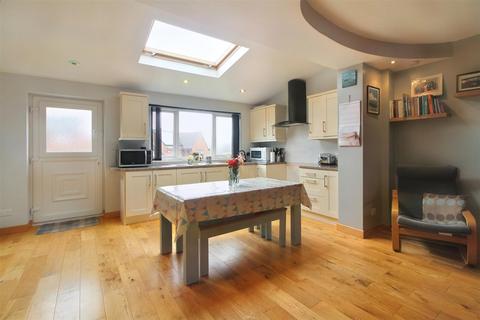 3 bedroom semi-detached house for sale - Withyside, Denby Dale, Huddersfield, HD8 8SF